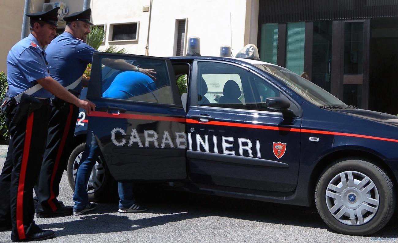 Casignana, lefficace e tempestivo intervento dei Carabinieri di Caraffa del Bianco ha salvato la vita a due piccoli bambini di 3 e 2 anni. Arrestato il padre. - 