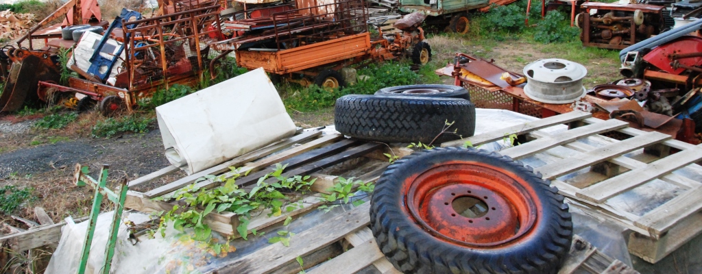 SEQUESTRATA AREA ADIBITA A DISCARICA ABUSIVA, OLTRE 50 TONNELLATE DI FERRAME AMMASSATO E ALTRI MATERIALI DI RISULTA PERICOLOSI - 