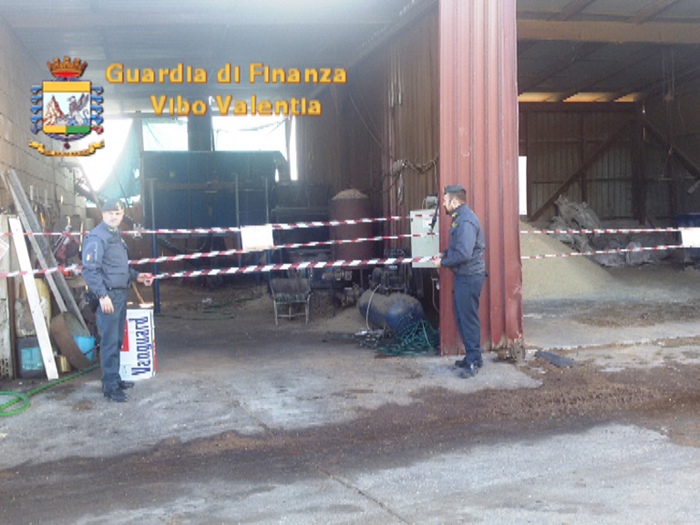 SEQUESTRATA FABBRICA DI PELLET ABUSIVA - 