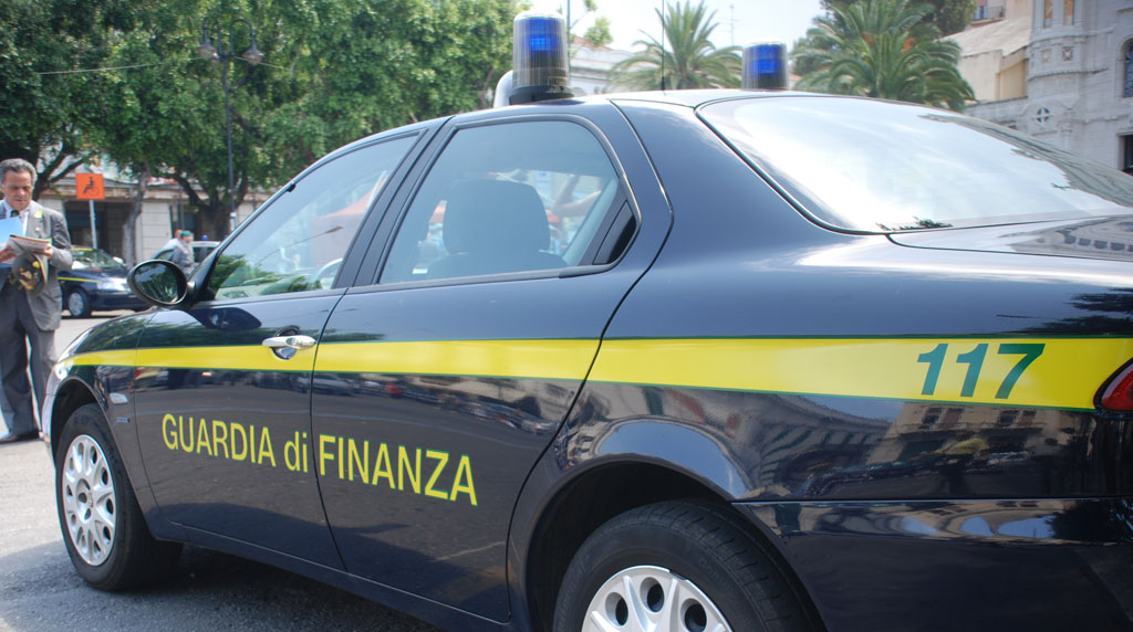 Guardia finanza sequestra 8.500 prodotti insicuri  - 