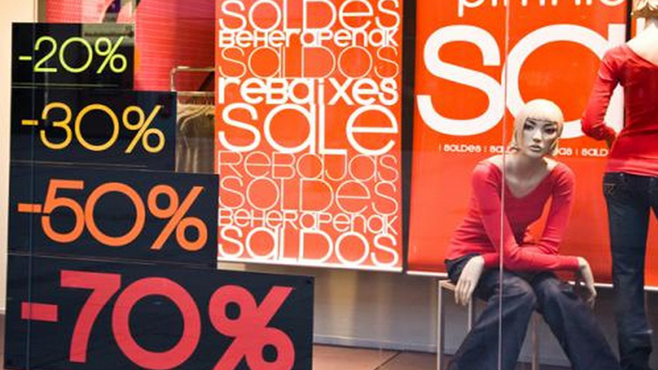 NONOSTANTE I SALDI CALANO GLI ACQUISTI, MENO 10% DALLO SCORSO ANNO - 