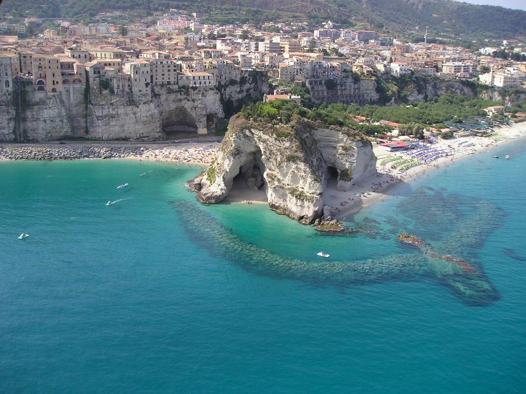 TripAdvisor ha incoronato Tropea tra le prime 3 spiagge più belle dItalia - 