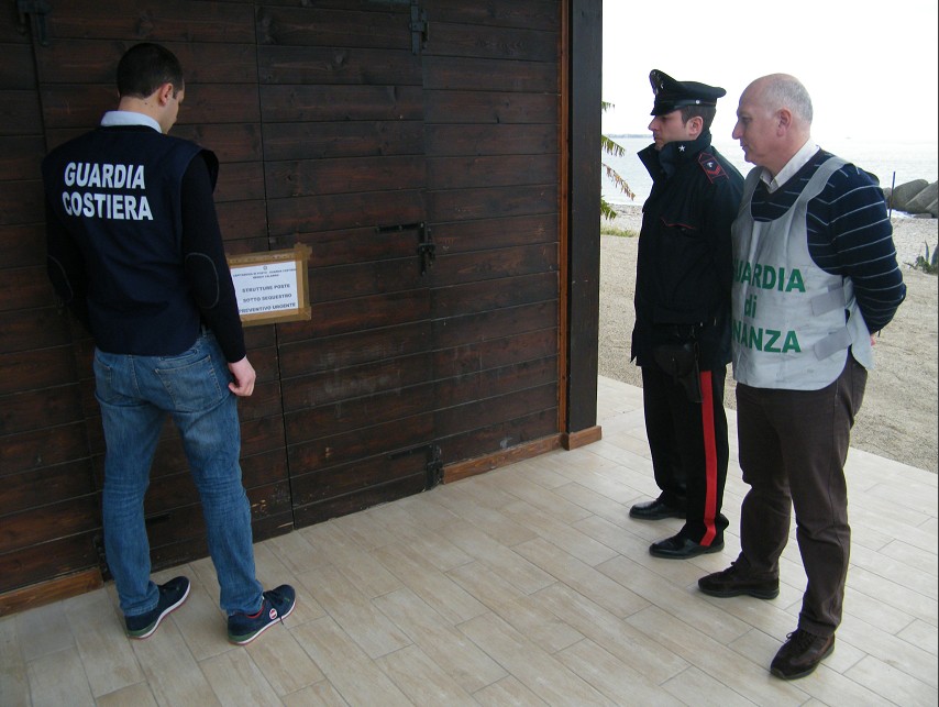 CAPITANERIA DI PORTO E GUARDIA DI FINANZA SEQUESTRANO UNA STRUTTURA BALNEARE SUL LUNGOMARE DI GALLICO - 