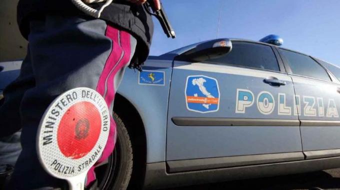 GALLINA(R.C.):SPARI IN PIENO CENTRO ABITATO - 