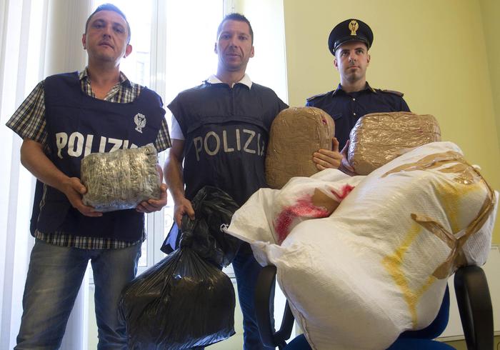 OPERAZIONE 'TENAGLIA': DROGA DALL'ALBANIA IN CALABRIA, 15 ARRESTI - 