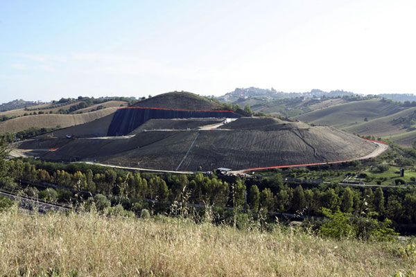 EMERGENZA DISCARICA: DOPO LA CHIUSURA DI SIDERNO, STRANGIO SCRIVE A REGIONE E PREFETTO E CONVOCA L'ASSEMBLEA DEI SINDACI PER OGGI POMERIGGIO - 