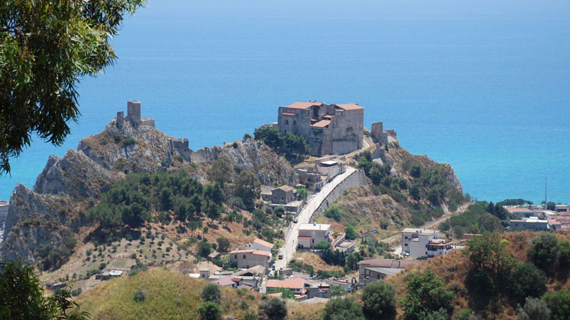 ROCCELLA: CONSIGLIO COMUNALE INFUOCATO, SI DIMETTE GABRIELE ALVARO - 