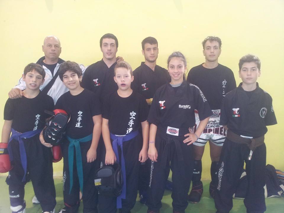 BELLA PRESTAZIONE DEGLI ATLETI DEL MAESTRO CAVALLO AL CAMPIONATO REGIONALE DI KICKBOXING - 