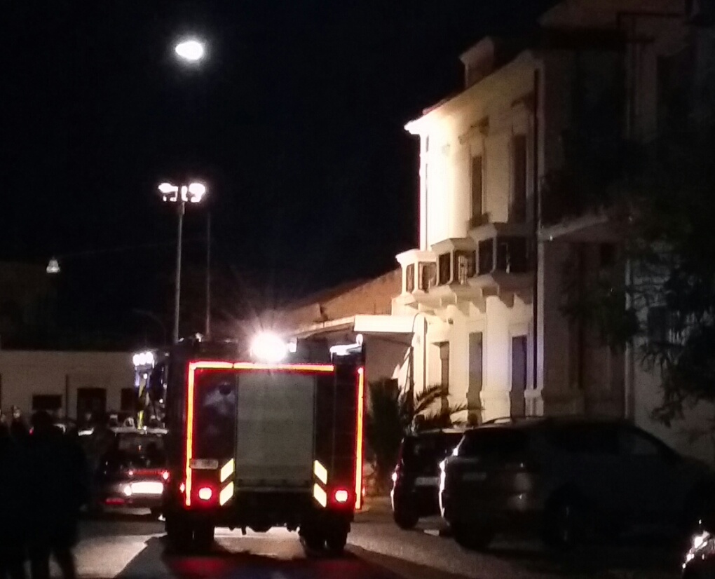 SIEDERNO: INCENDIO IN PIENO CENTRO - 