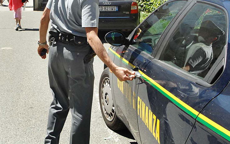 COSENZA: ARRESTATO UN TRAFFICANTE DI EROINA. OCCULTATI ALLINTERNO DELLAUTOVETTURA 5 CHILOGRAMMI DI EROINA. - 