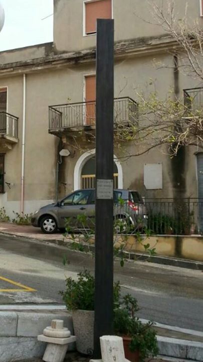 SACRILEGIO A MELITO PORTO SALVO: DISTRUTTO IL CROCIFISSO DEL GIUBILEO - 