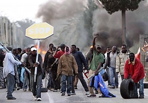 PROTESTA DEI MIGRANTI A ROSARNO: 5 ANNI DOPO, ANCORA NULLA E' CAMBIATO - 