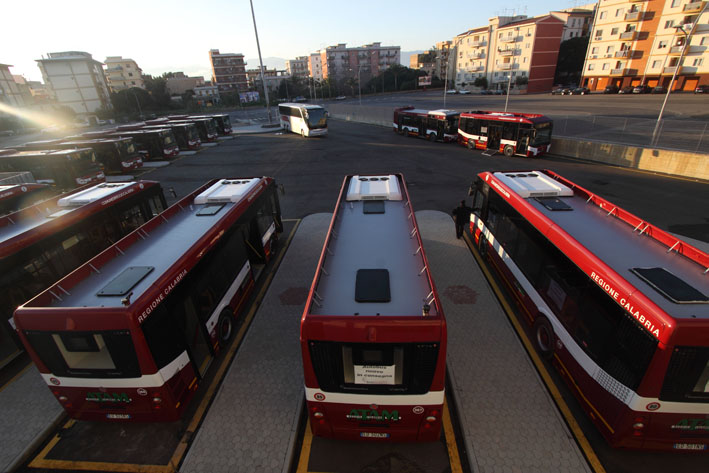 Danneggiato terminal Azienda municipale trasporti a Reggio - 