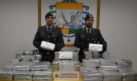 GUARDIA DI FINANZA REGGIO CALABRIA: SEQUESTRATI 98 KG. DI COCAINA PURISSIMA AL PORTO DI GIOIA TAURO - 