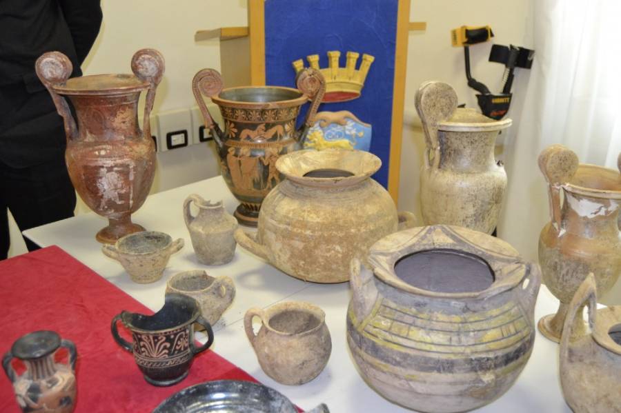 RITORNANO IN ITALIA 5361 REPERTI ARCHEOLOGICI PROVENIENTI ANCHE DALLA CALABRIA - 