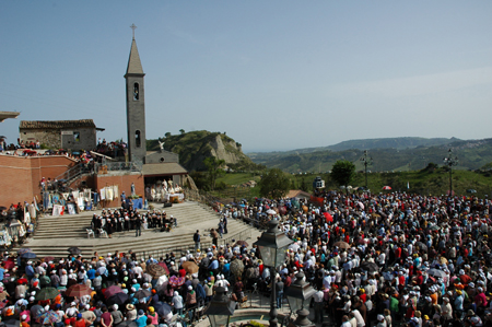 SANTA DOMENICA DI PLACANICA: BAGNO DI FOLLA PER LA XXIII GIORNATA DEL MALATO  - 