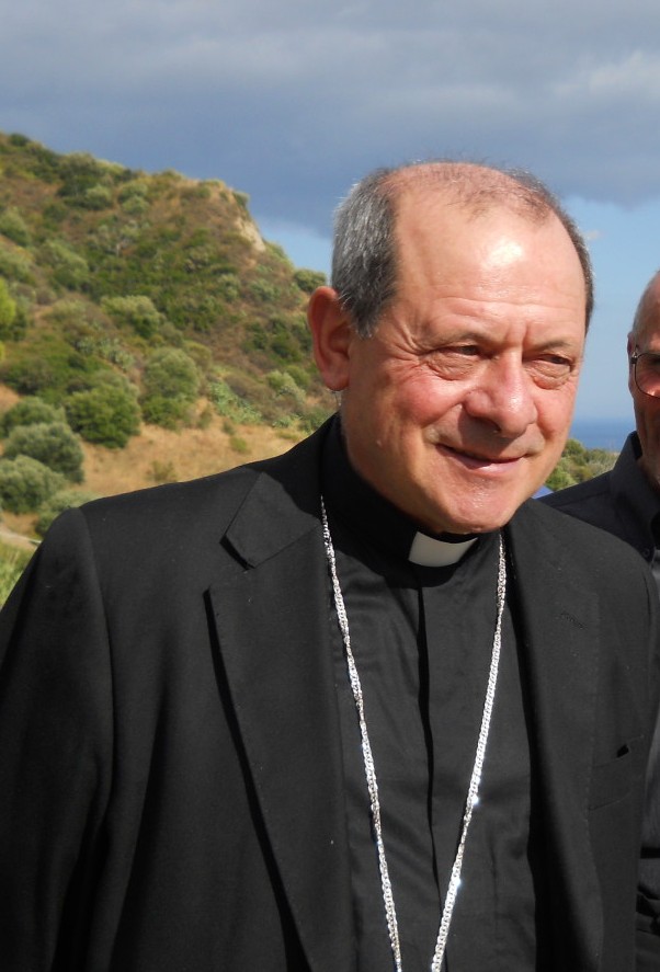 Mons. Francesco Oliva guiderà la fiaccolata dopo lincendio di Ellera di Camini - 