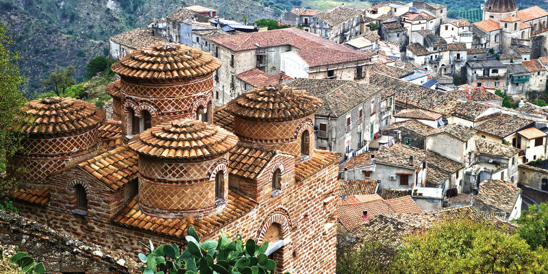 I DIECI COMUNI CALABRESI DEI BORGHI PIU BELLI DITALIA SI RIUNISCONO A STILO  CON IL PRESIDENTE NAZIONALE FIORELLO PRIMI PER RILEVANTI INIZIATIVE - 