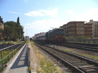 SOPPRESSA LA STAZIONE FERROVIARIA DI CAULONIA, SEMPRE PIU' A RISCHIO I COLLEGAMENTI DELLA FASCIA JONICA - 