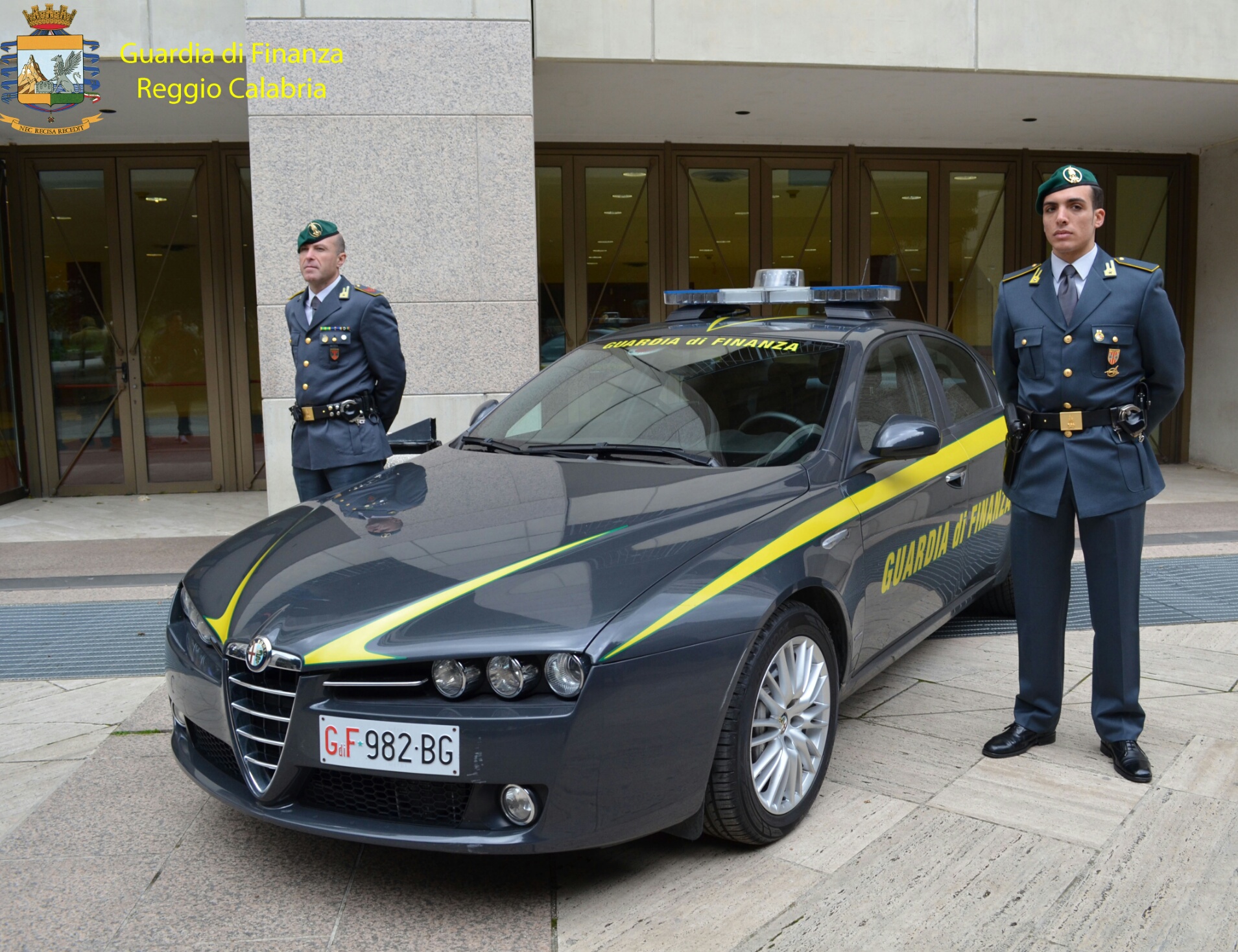 GUARDIA DI FINANZA REGGIO CALABRIA: Individuati 38 lavoratori irregolari. Contestate maxi sanzioni per oltre 150.000 euro. - 