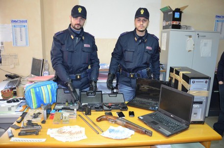 Modificavano armi, tre arresti - 