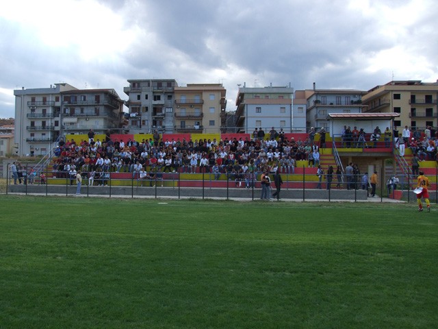 Calcio:coltello a gola calciatore, salta partita nel campionato di Eccellenza, gara era Guardavalle-Acri.  - 