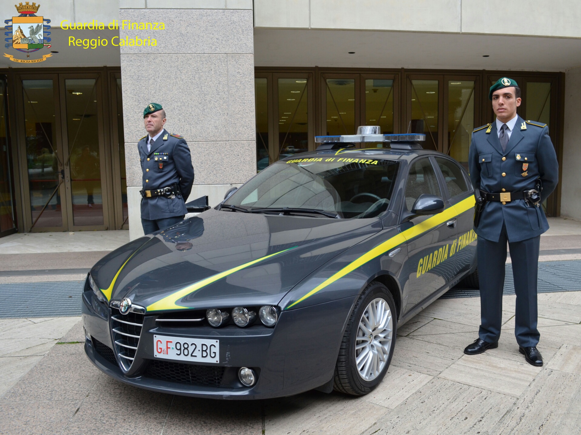 GUARDIA DI FINANZA RC: Individuati 30 lavoratori irregolari. Contestate maxi sanzioni per oltre 120.000 euro. - 