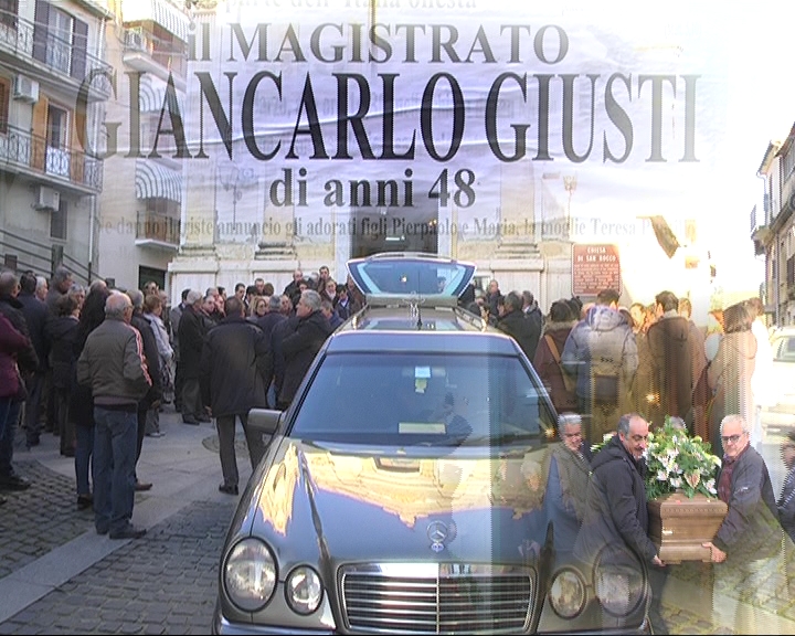 FUNERALE GIUDICE GIUSTI: CHIESA GREMITA A GIOIOSA JONICA - 