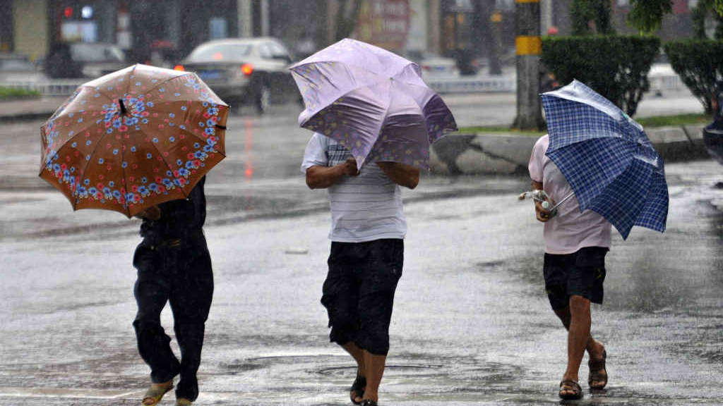 Allerta meteo, da domani piogge e venti forti - 