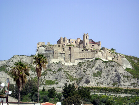 ORA DELLA TERRA SABATO 28: ANCHE IL CASTELLO DI ROCCELLA JONICA SARA' SPENTO PER L'ORA DI BUIO GLOBALE - 