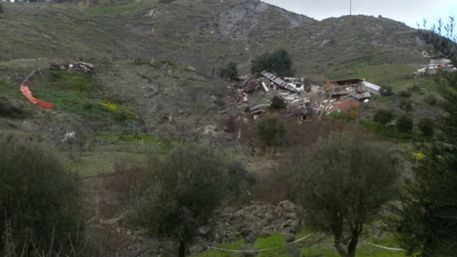 Cinque frane devastano comune della Calabria, ingenti danni - 