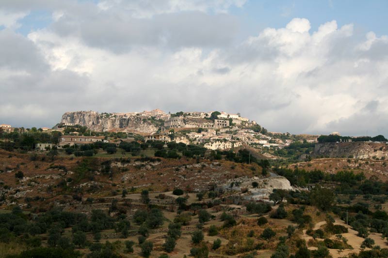 GERACE: GIOVEDI CONSIGLIO COMUNALE APERTO PER LA 'BANDIERA ARANCIONE' ASSEGNATA DAL TOURING CLUB ITALIANO - 