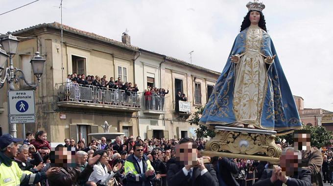 'Ndrangheta: tornata processione Affruntata a Sant'Onofrio. Dopo lo stop dello scorso anno. Portatori sorteggiati da giorni - 