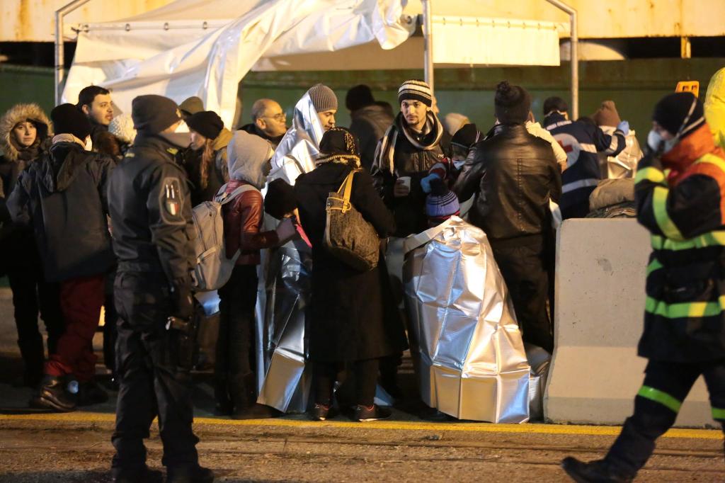 Immigrazione: 110 sbarcati a Corigliano, assistenza da Comune  - 