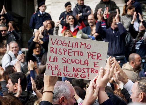 Scuola: Docenti in piazza contro riforma - 