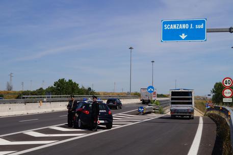 Ruba un autocarro in Calabria, arrestato nel Materano - 