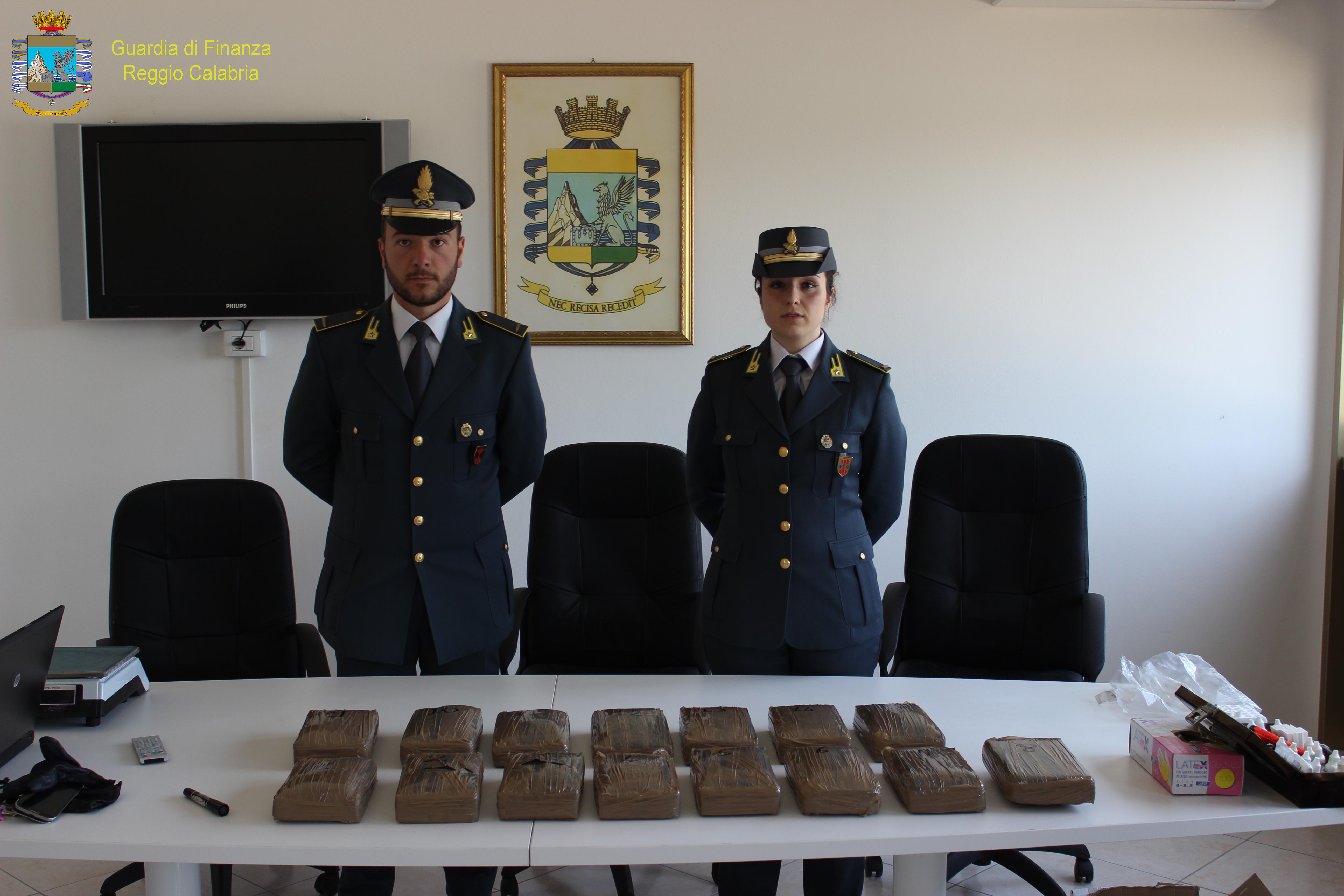 SEQUESTRATI 19 KG DI COCAINA PURISSIMA AL PORTO DI GIOIA TAURO - 