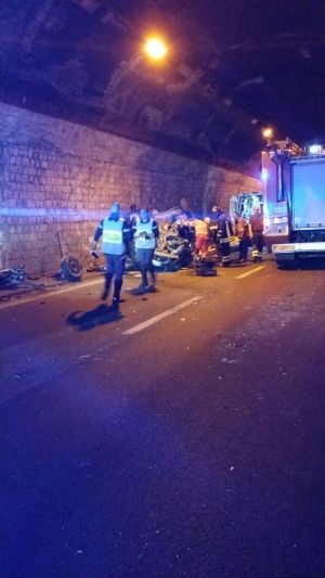 DOMENICA DI SANGUE SULLE STRADE CALABRESI: A MELICUCCO PERDE LA VITA UN 23ENNE, SULL'A3 UN MORTO E UN FERITO - 