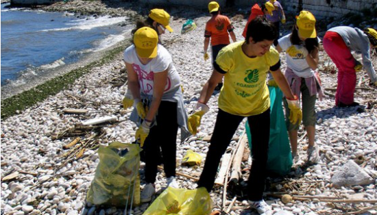 SPIAGGE E FONDALI PULITI 2015: Legambiente Calabria cerca volontari e lancia l'hashtag #schifidaspiaggia - 