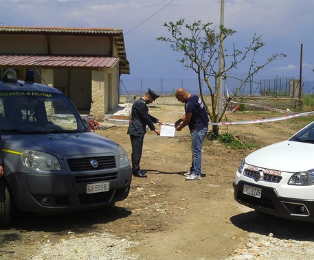 Fabbricato su suolo demanio, sequestrato - 