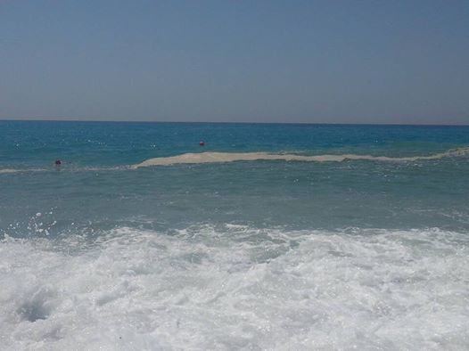 Esclusivo - Foto choc: Siderno: Sos mare sporco con lestate ormai alla porte - 